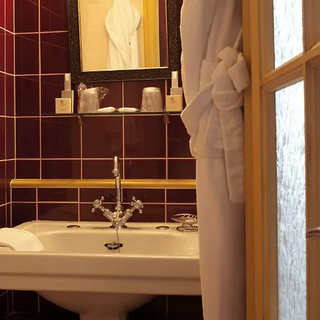 Frühstückspension Chateau De La Balluere 5*